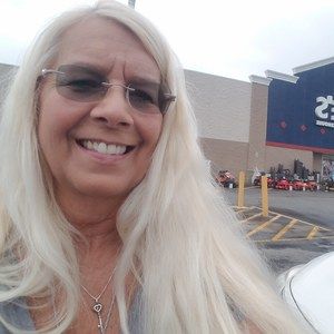 Meet your Posher, Lori